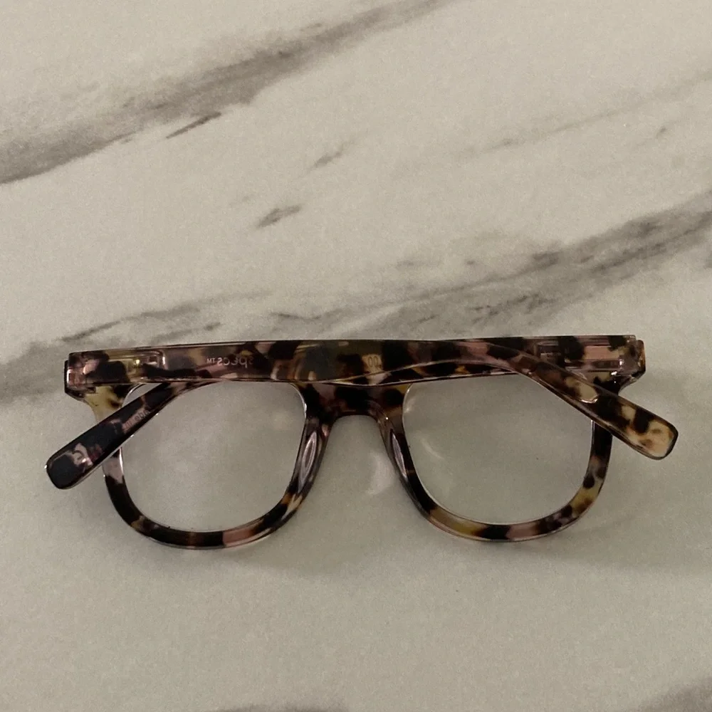 Tortoise Shell Pattern Glasses - Picture 8 of 16
